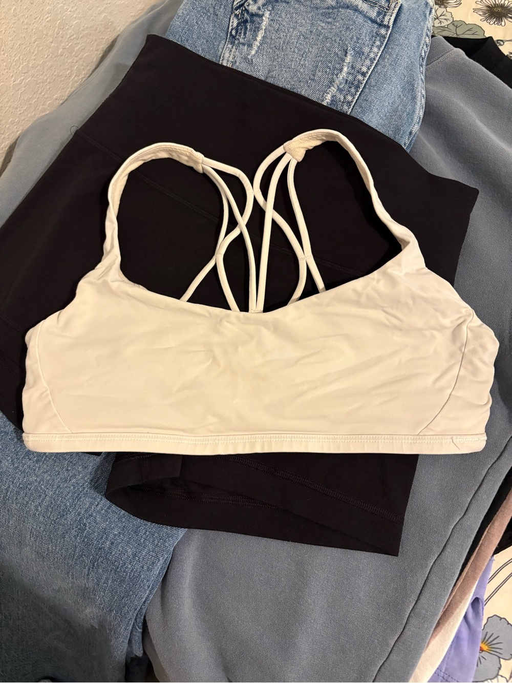 lululemon sports bra- size 8 - Picture 2 of 4